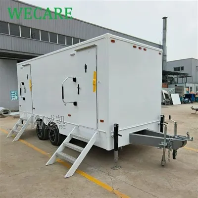 Кілька кіосків, великий розкішний причіп для туалету